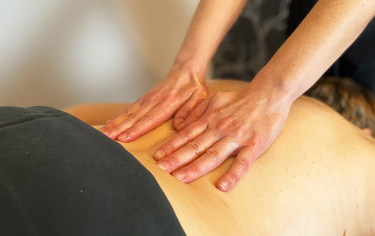 Il suffit d’un instant - Massages bien-être en cabinet sur Fareins ou à domicile sur Trévoux, Villefranche, Châtillon sur Chalaronne. Praticienne certifiée en massage bien être pour des massages sportifs suedois, californien, lomi lomi, énergétiques tui na du dos ou abhyang, amma assi. pour vos EVJF, évènements ou en entreprises.