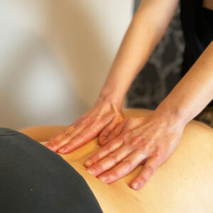 Il suffit d’un instant - Massages bien-être en cabinet sur Fareins ou à domicile sur Trévoux, Villefranche, Châtillon sur Chalaronne. Praticienne certifiée en massage bien être pour des massages sportifs suedois, californien, lomi lomi, énergétiques tui na du dos ou abhyang, amma assi. pour vos EVJF, évènements ou en entreprises.