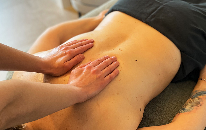 Il suffit d’un instant - Massages bien-être en cabinet sur Fareins ou à domicile sur Trévoux, Villefranche, Châtillon sur Chalaronne. Praticienne certifiée en massage bien être pour des massages sportifs suedois, californien, lomi lomi, énergétiques tui na du dos ou abhyang, amma assi. pour vos EVJF, évènements ou en entreprises.