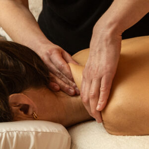 Il suffit d’un instant - Massages bien-être en cabinet sur Fareins ou à domicile sur Trévoux, Villefranche, Châtillon sur Chalaronne. Praticienne certifiée en massage bien être pour des massages sportifs suedois, californien, lomi lomi, énergétiques tui na du dos ou abhyang, amma assi. pour vos EVJF, évènements ou en entreprises.