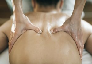 Il suffit d’un instant - Massages bien-être en cabinet sur Fareins ou à domicile sur Trévoux, Villefranche, Châtillon sur Chalaronne. Praticienne certifiée en massage bien être pour des massages sportifs suedois, californien, lomi lomi, énergétiques tui na du dos ou abhyang, amma assi. pour vos EVJF, évènements ou en entreprises.